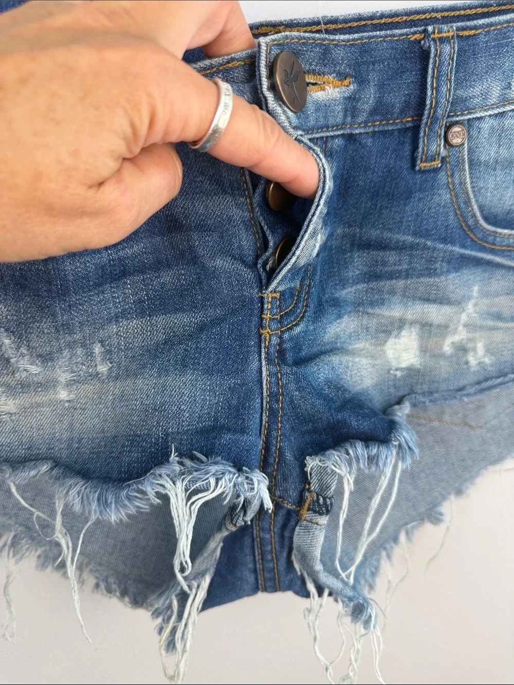 One Teaspoon NO 2’s Low Rise Jean Shorts 8” Rise Raw Curved Hem Sz 25 Distressed